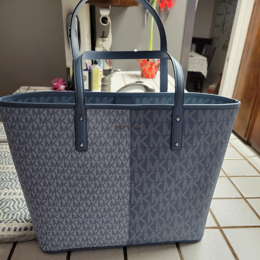 Michael Kors Carter Tote